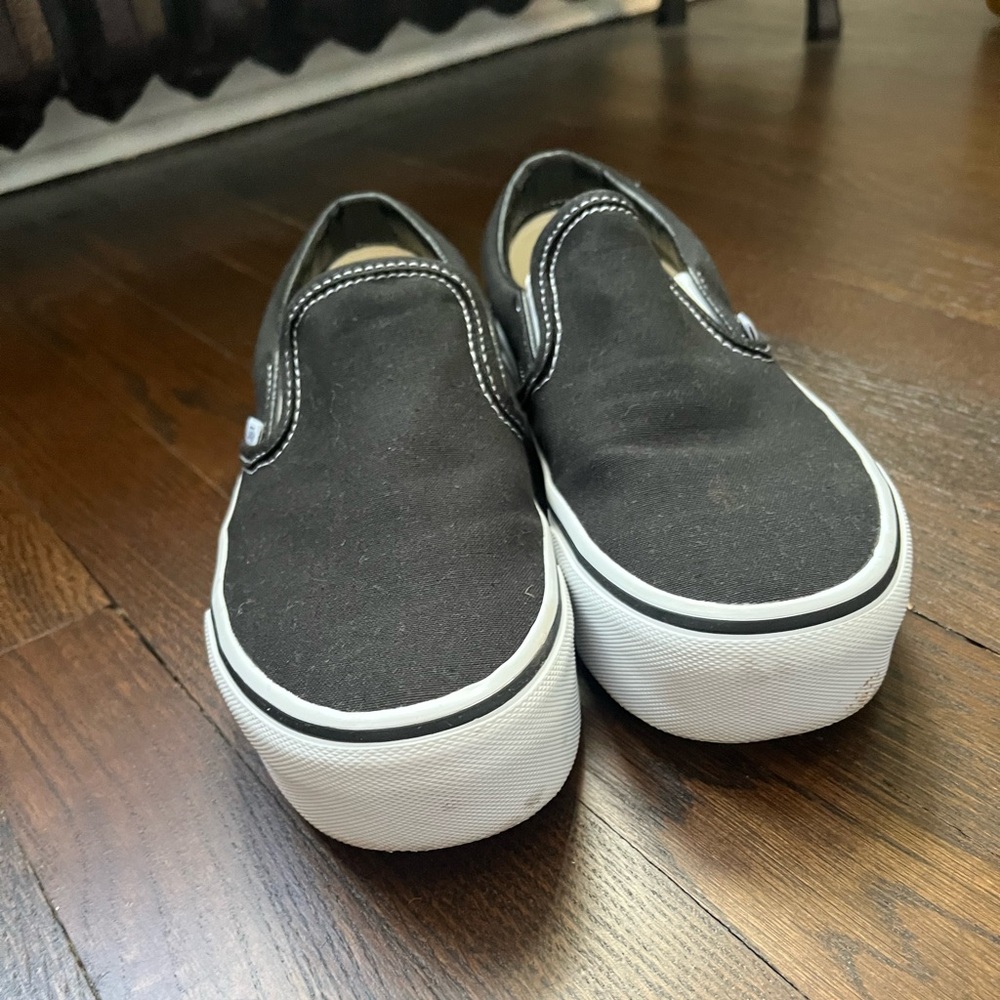 Vans - Picture 2 of 6